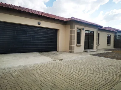 3 Bedroom Townhouse For Sale in Secunda - img