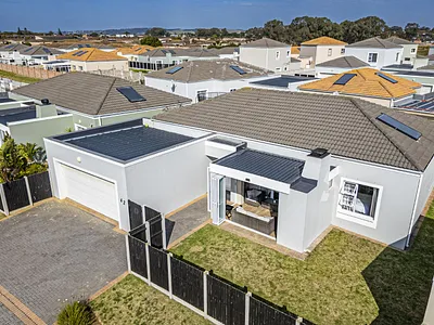4 Bedroom Townhouse For Sale in Port Elizabeth - img