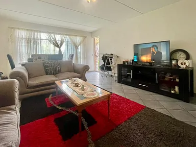 2 Bedroom Apartment For Sale in Roodepoort - img