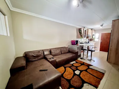 3 Bedroom Townhouse To Rent in Pretoria - llaB.webp