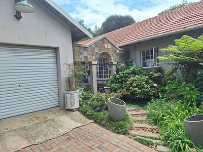 3 Bedroom House For Sale in Kempton Park - OV0w.webp