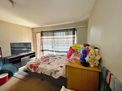 5 Bedroom Apartment For Sale in Pretoria - img