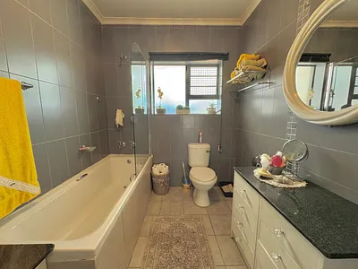 6 Bedroom House For Sale in Mossel Bay - Cn14.webp