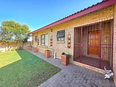 3 Bedroom House For Sale in Kimberley - C04B.webp