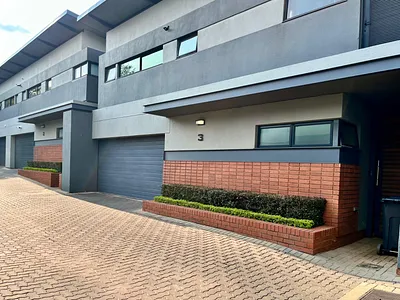 4 Bedroom Townhouse To Rent in Pretoria - YJEp.webp