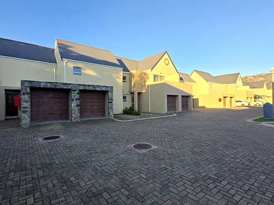 2 Bedroom Townhouse For Sale in Gordons Bay - img