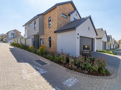 4 Bedroom Townhouse For Sale in Sandton - H9Sr.webp