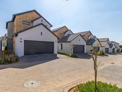 4 Bedroom Townhouse For Sale in Sandton - XjGx.webp