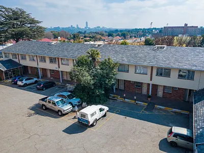 3 Bedroom Townhouse For Sale in Johannesburg - img