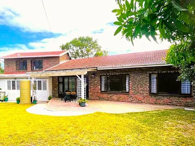 5 Bedroom House For Sale in Sedgefield - kbIK.webp