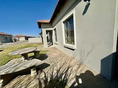 3 Bedroom Townhouse For Sale in Secunda - img
