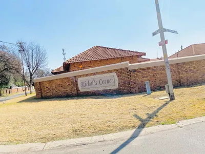 3 Bedroom Townhouse For Sale in Springs - img