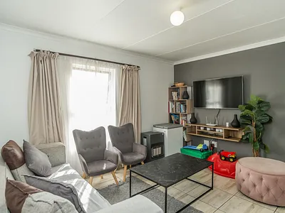 2 Bedroom House For Sale in Kraaifontein - ezYa.webp