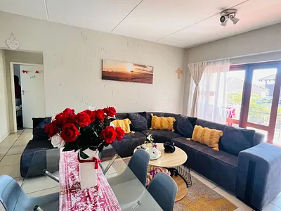 2 Bedroom Apartment For Sale in Sandton - lWI0.webp