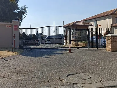 2 Bedroom Townhouse For Sale in Alberton - 65Sb.webp