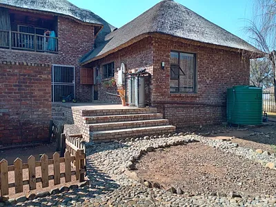 3 Bedroom House For Sale in Christiana - kbL2.webp