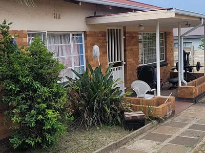 5 Bedroom House For Sale in Johannesburg - 39ZC.webp