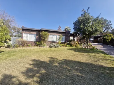 3 Bedroom House For Sale in Randburg - YpDR.webp