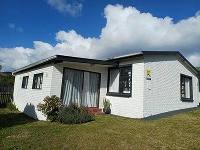 4 Bedroom House For Sale in Sedgefield - VwqF.webp