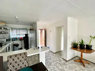 2 Bedroom Apartment For Sale in Roodepoort - oTn9.webp