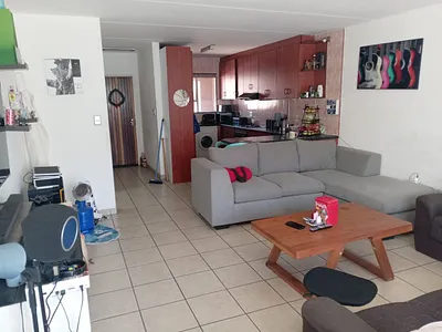 2 Bedroom Apartment For Sale in Roodepoort - Kplx.webp