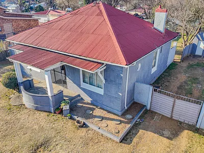 3 Bedroom House For Sale in Germiston - HzgL.webp