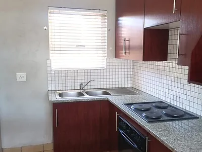 3 Bedroom Townhouse For Sale in Kempton Park - xO5W.webp