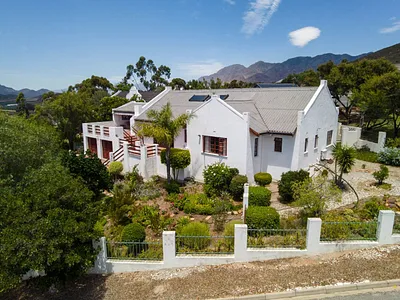 4 Bedroom House For Sale in Montagu - cMhm.webp