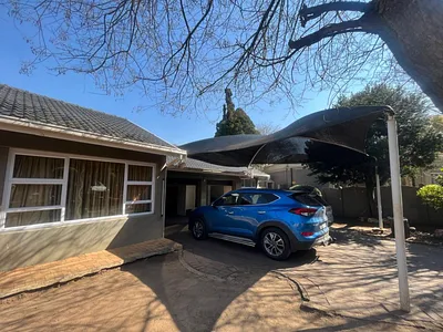 4 Bedroom House For Sale in Edenvale - s0JP.webp