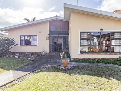4 Bedroom House For Sale in Strand - Sugp.webp