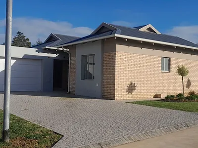 3 Bedroom Townhouse For Sale in George - d4nR.webp