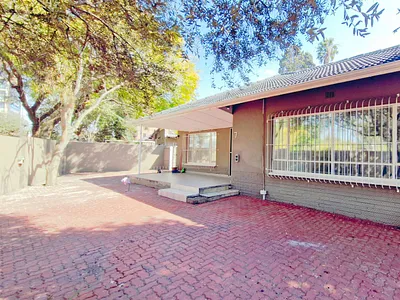 5 Bedroom House For Sale in Randburg - sBH3.webp