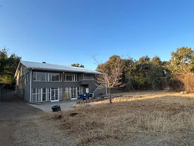 4 Bedroom House For Sale in Barkly West - XjuM.webp