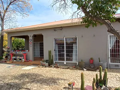 4 Bedroom House For Sale in Oudtshoorn - TyMo.webp