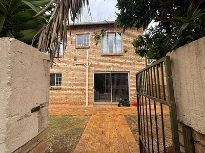 3 Bedroom Townhouse For Sale in Centurion - efNR.webp