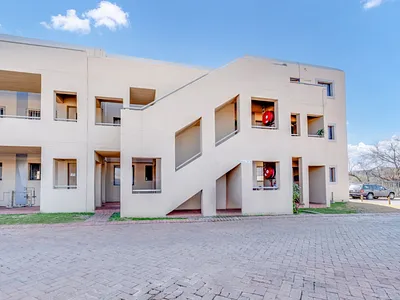 3 Bedroom Apartment For Sale in Roodepoort - XE2t.webp