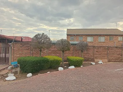 2 Bedroom Townhouse For Sale in Pretoria - img