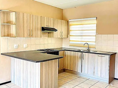 2 Bedroom Apartment For Sale in Randburg - x7ui.webp