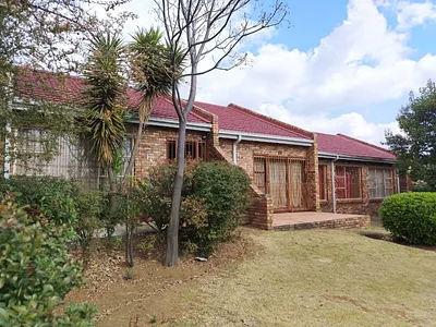 4 Bedroom House For Sale in Johannesburg - Lp4F.webp