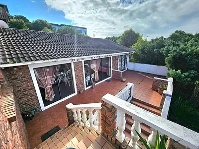 4 Bedroom House For Sale in Port Elizabeth - gDsD.webp