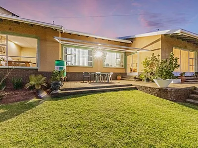 5 Bedroom House For Sale in Roodepoort - jjz0.webp