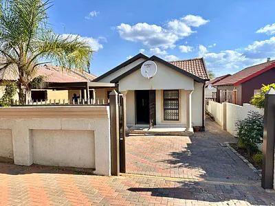 3 Bedroom House For Sale in Soshanguve - 0v0n.webp