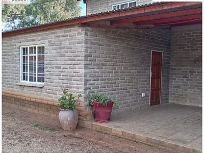 3 Bedroom House For Sale in Bloemhof - img