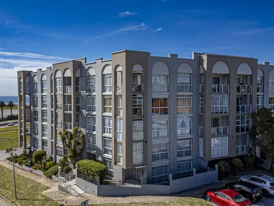 2 Bedroom Apartment For Sale in Port Elizabeth - QGl6.webp