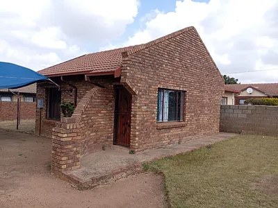 2 Bedroom House For Sale in Soshanguve - XzZ5.webp