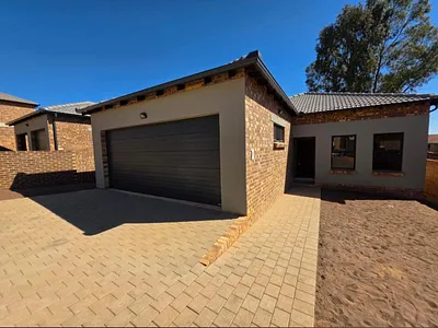 3 Bedroom House For Sale in Witbank - qqnj.webp