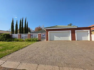 3 Bedroom House For Sale in Kimberley - Hq5j.webp