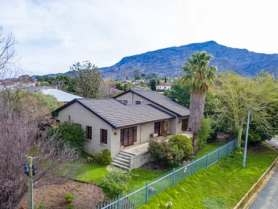 4 Bedroom House For Sale in Villiersdorp - f4Ul.webp