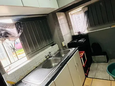 2 Bedroom House To Rent in Johannesburg - 8KiH.webp