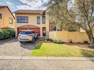5 Bedroom Townhouse For Sale in Kempton Park - FpZa.webp